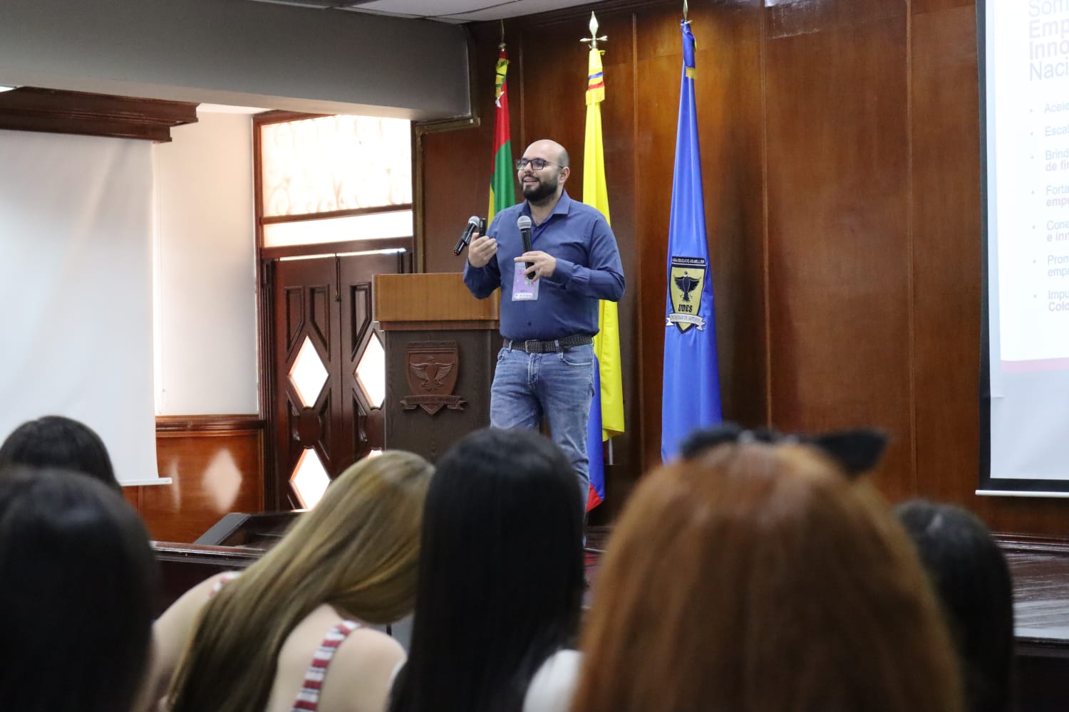 Gustavo García de iNNpulsa compartió experiencias de éxito empresarial en ‘Yo Emprendo UDES’