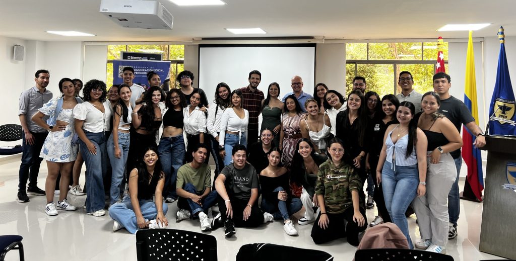 Estudiantes y profesores del Programa de Comunicación Social y Periodismo, UDES